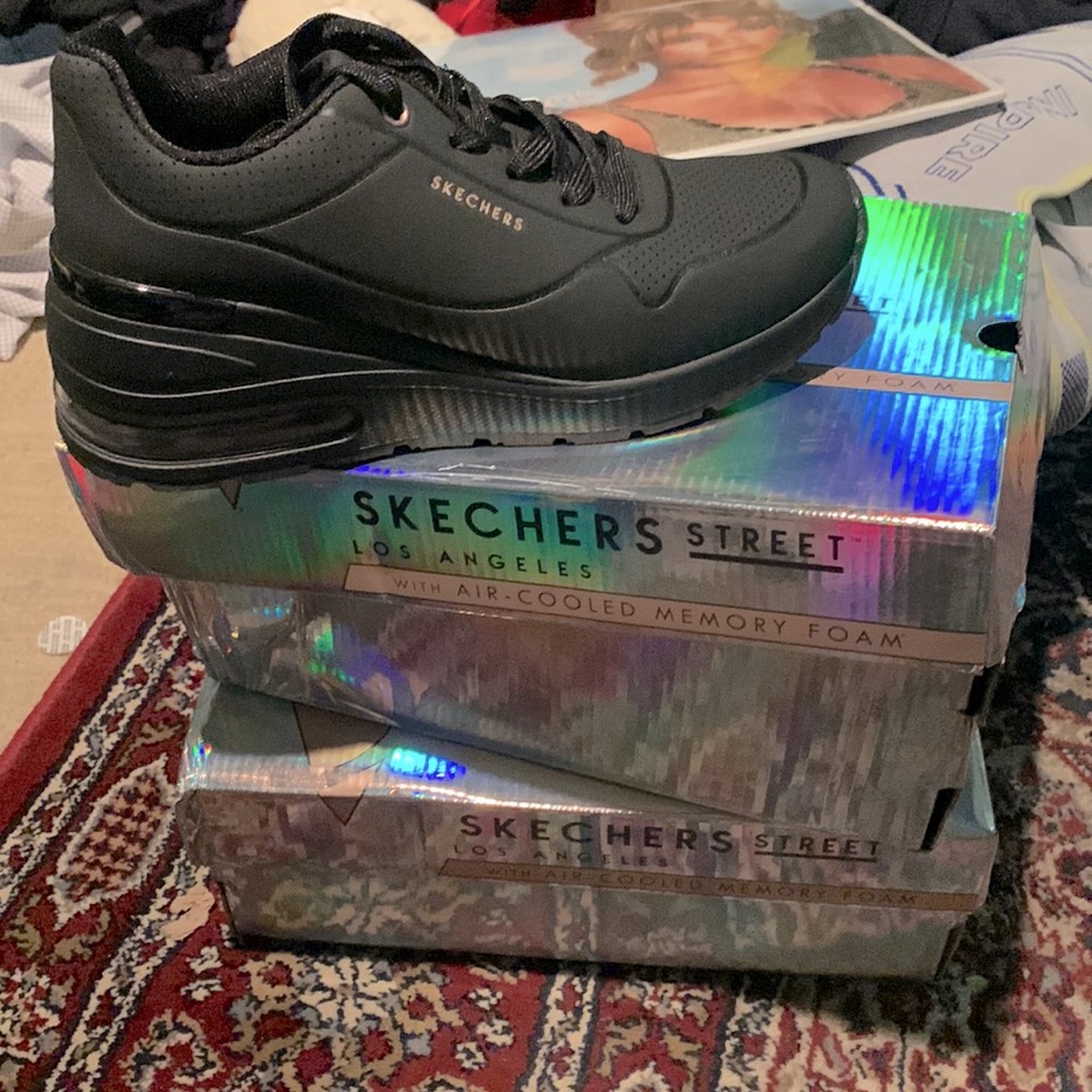 Sketchers million air shoes